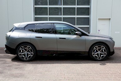 Vollverklebung Bmw Ix In Psychedelic Matt