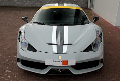 Vollverklebung Ferrari 458 Speciale Von Schwarz In Hellgrau Glaenzend
